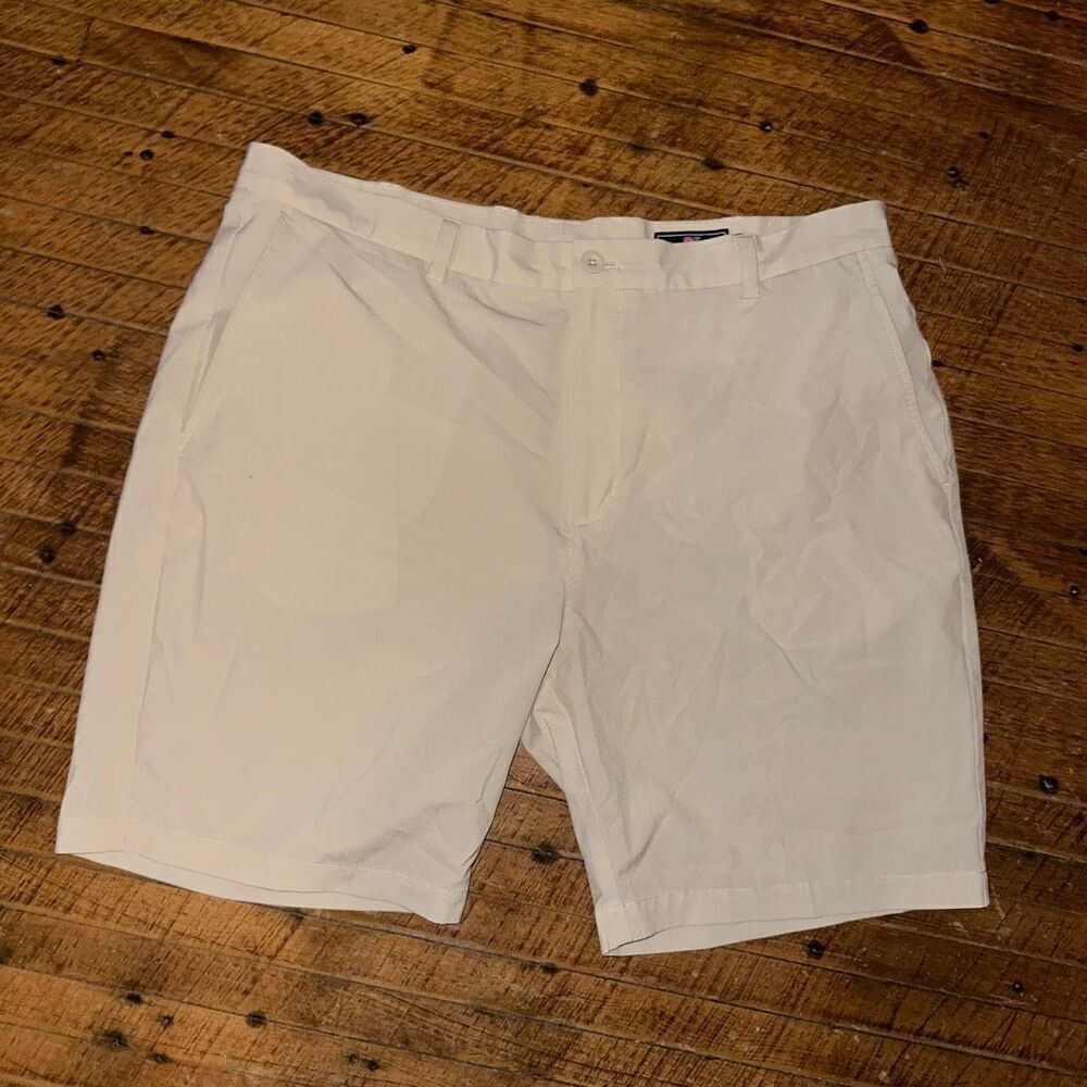 Vineyard Vines tan preppy 40 flat front breaker shorts